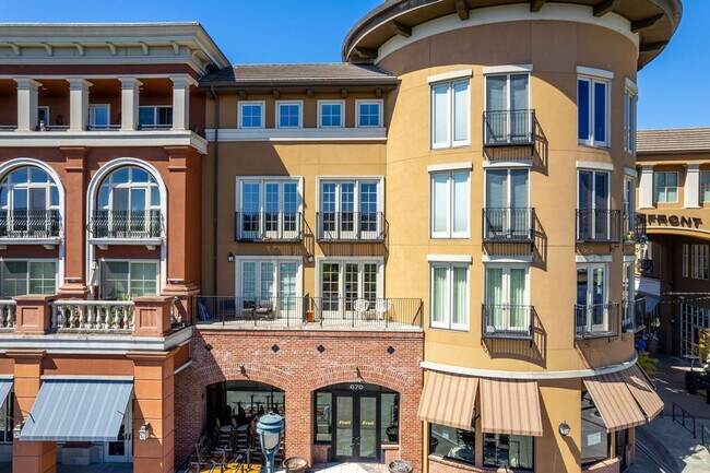 Building Photo - Fully Furnished Condo in the prestigious R...