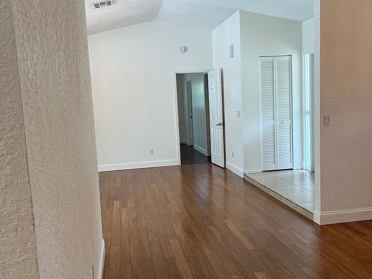 Building Photo - 990 Windsong Way