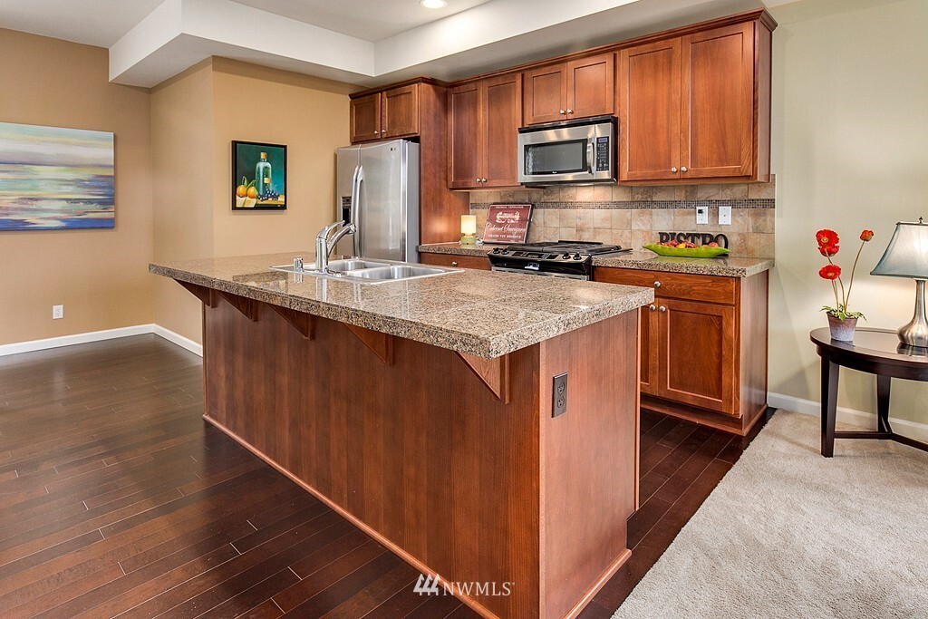 Kitchen - 964 4th Ave NE