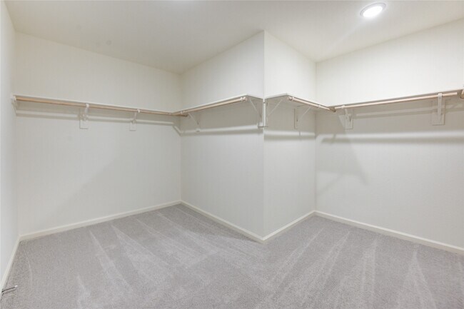 Building Photo - 8815 Vacek Xing Wy