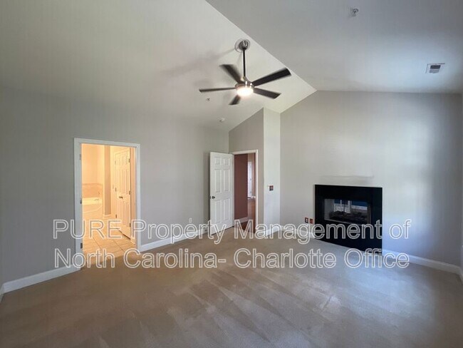 Building Photo - 8915 Rosalyn Glen Rd