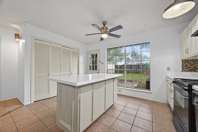 Building Photo - 13908 Cravenridge Dr