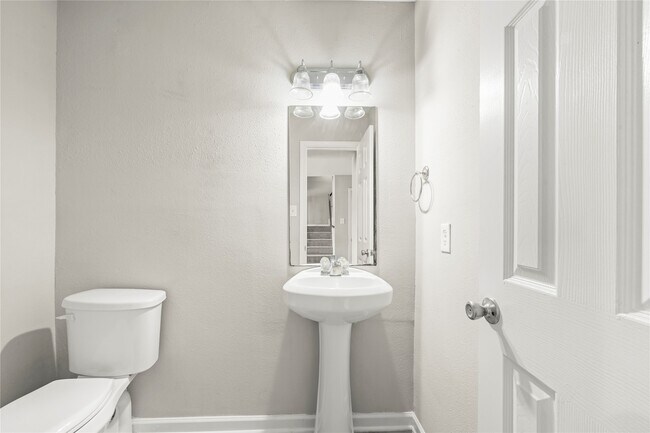 Building Photo - 1520 Sherwood Forest St