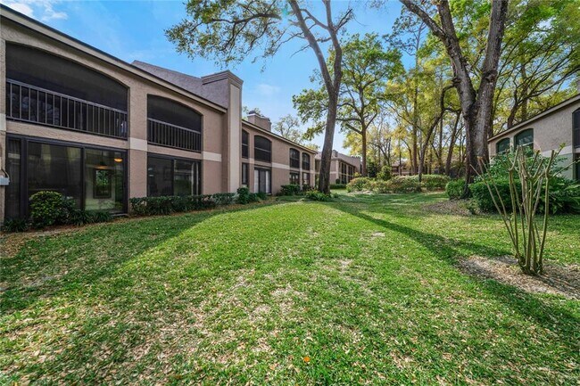 Building Photo - 1055 Kensington Park Dr