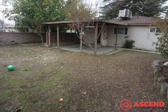 Building Photo - Lovely Home Off S Real Rd and Bell Terr!