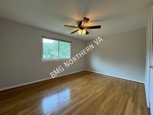 Building Photo - 5406 Gainsborough Dr