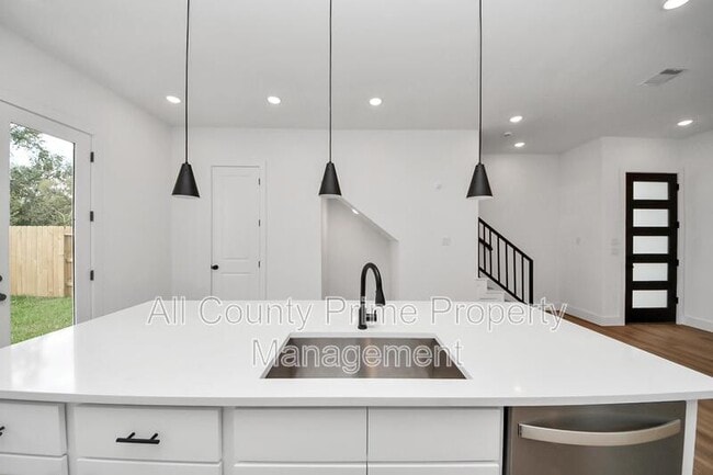 Building Photo - 2708 Bostic St