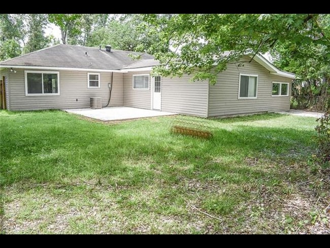 Building Photo - 350 E Pecan St