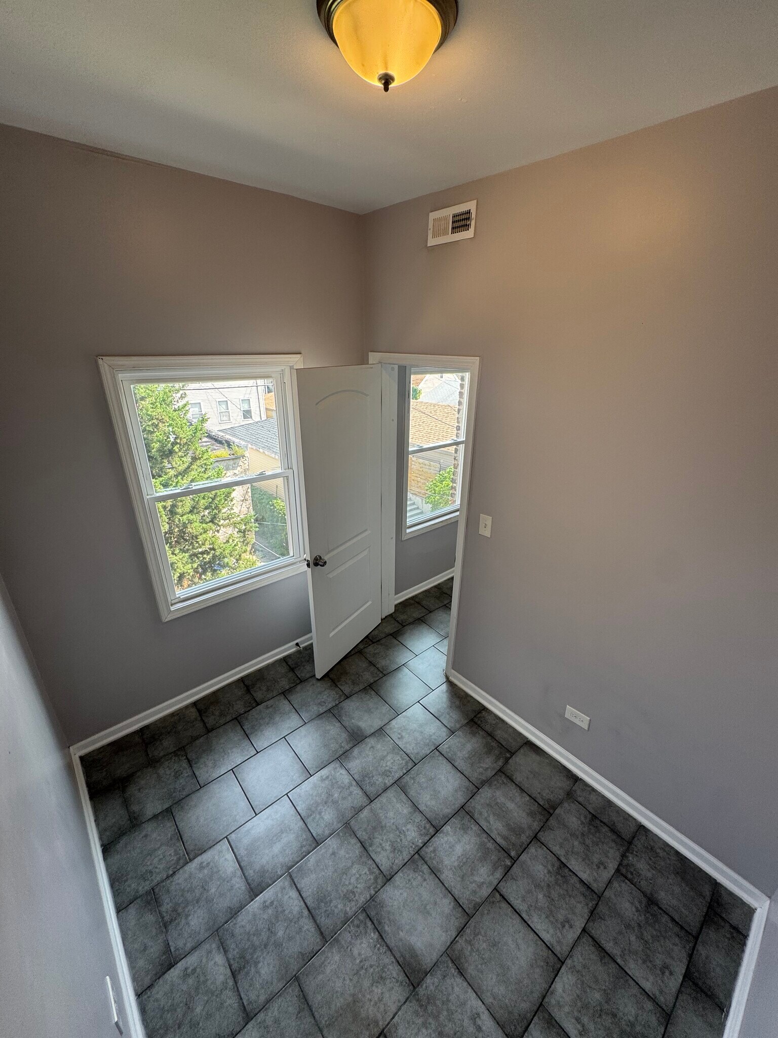Building Photo - 2152 W 19th St