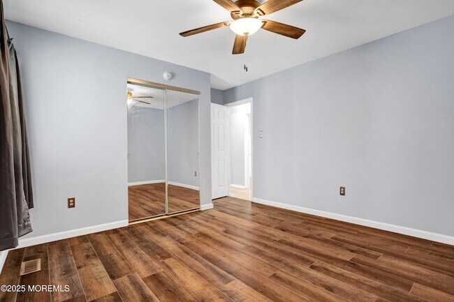 Building Photo - 207 Coville Dr