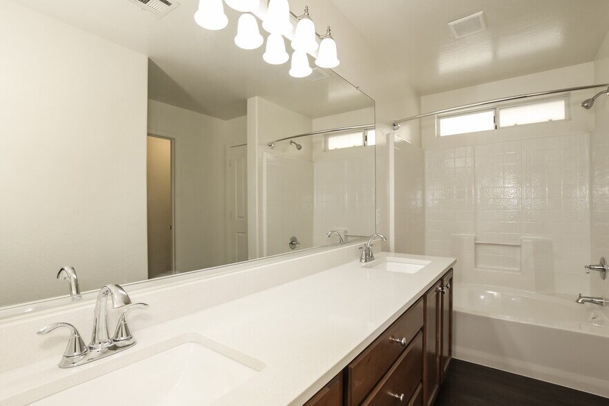 Building Photo - 5824 S 27th Dr