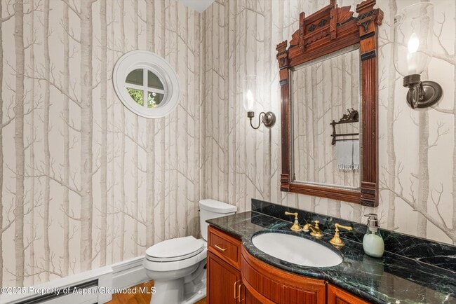 Building Photo - 431 W Hopkins Ave