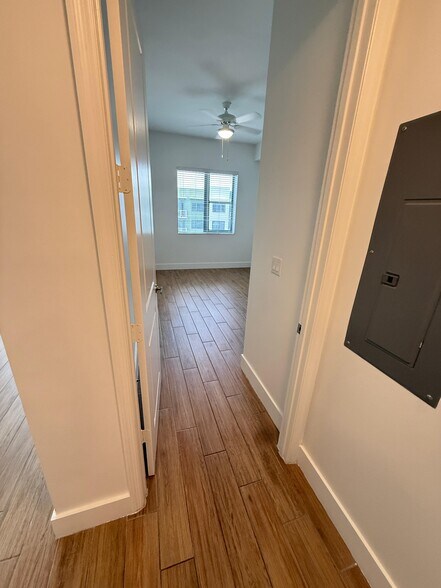 Building Photo - 2122 NE 170th St