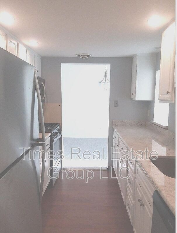 Building Photo - 400 Drummers Ln