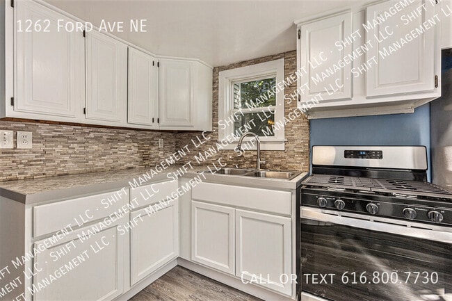 Building Photo - 1262 Ford Ave NE