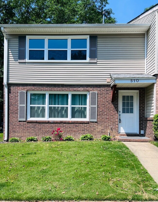 Building Photo - 3 bed/2 bath Townhome - 2.2 miles from Auburn University!