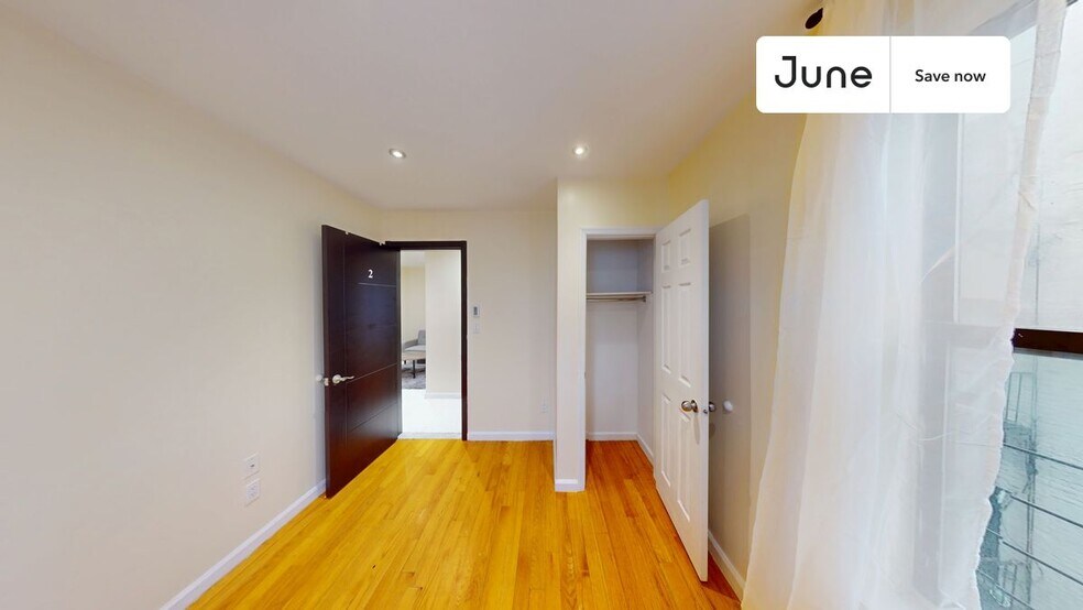 Building Photo - 15 W 107th St