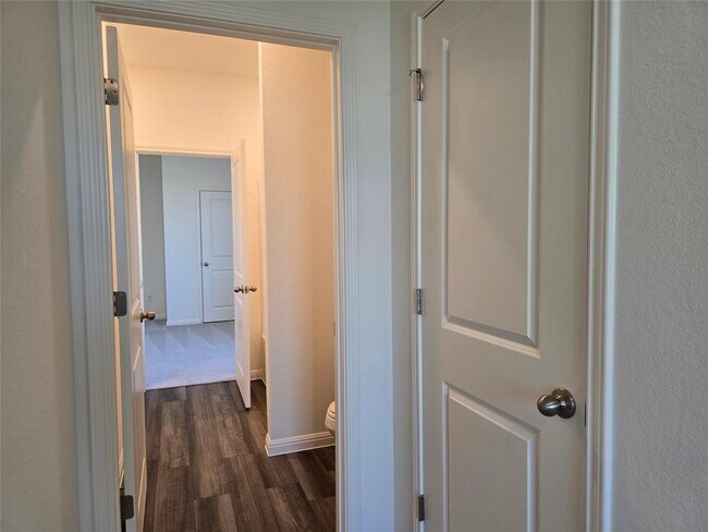 Building Photo - 202 Fox Hvn Rd