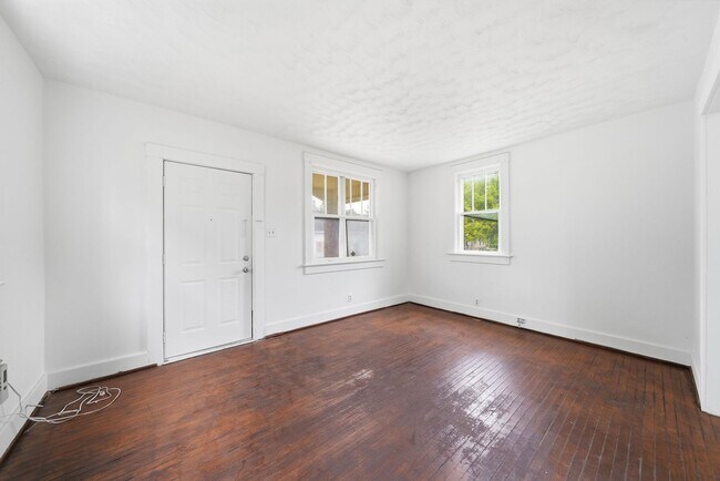Building Photo - 1211 Emily St