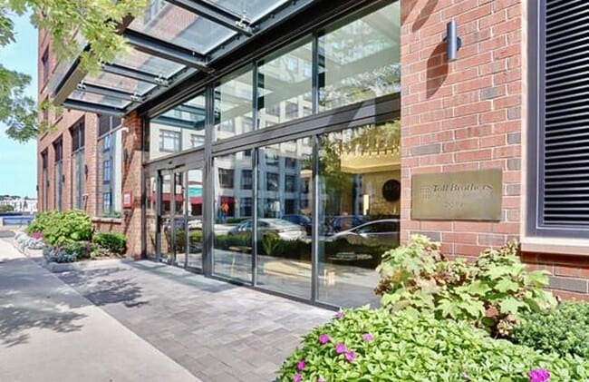 Building Photo - 1425 Hudson St