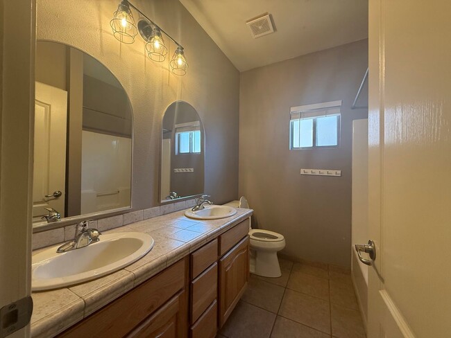 Building Photo - 917 Playa Azul St