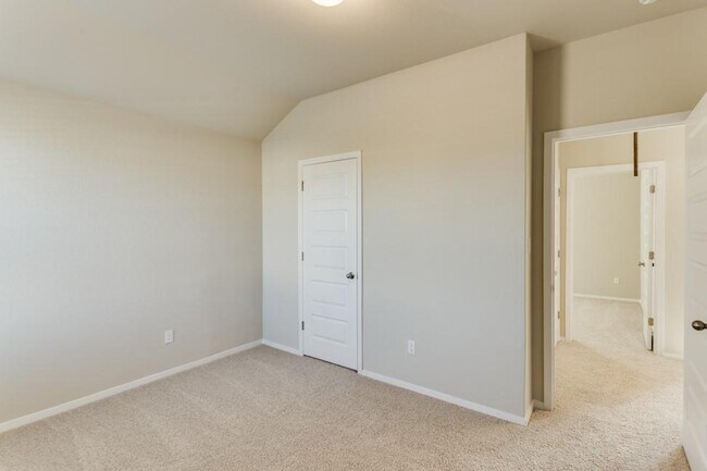 Building Photo - 412 Delta Crst