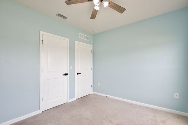 Building Photo - Effortless Living in a Modern 3-Bed Home w...