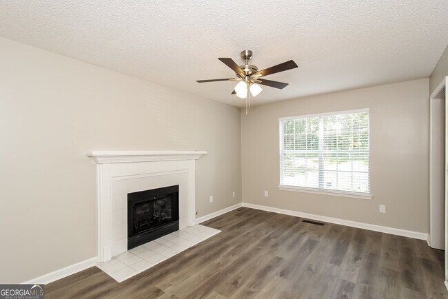 Building Photo - 6154 Highview Dr SE
