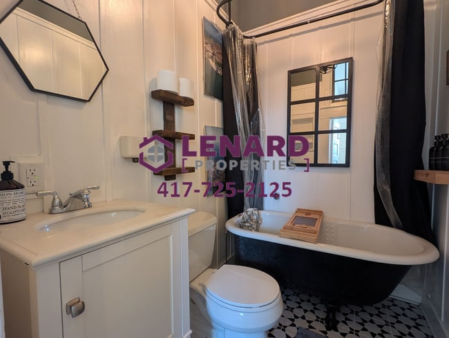 Building Photo - Beautiful And Spacious 3 Bedroom Home!