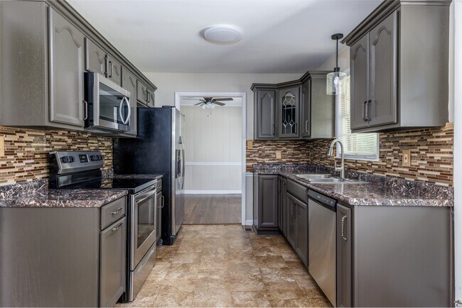 Building Photo - 402 Stella Dr