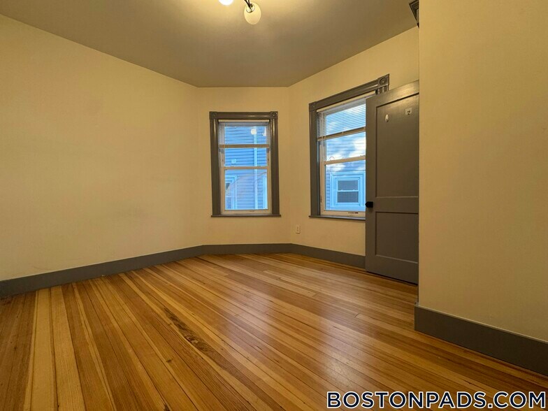 Building Photo - 41 Long Ave