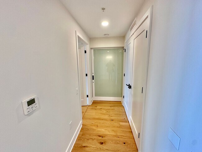 Building Photo - MOVE -IN SPECIAL-FREE RENT! Luxury 2 Bedro...