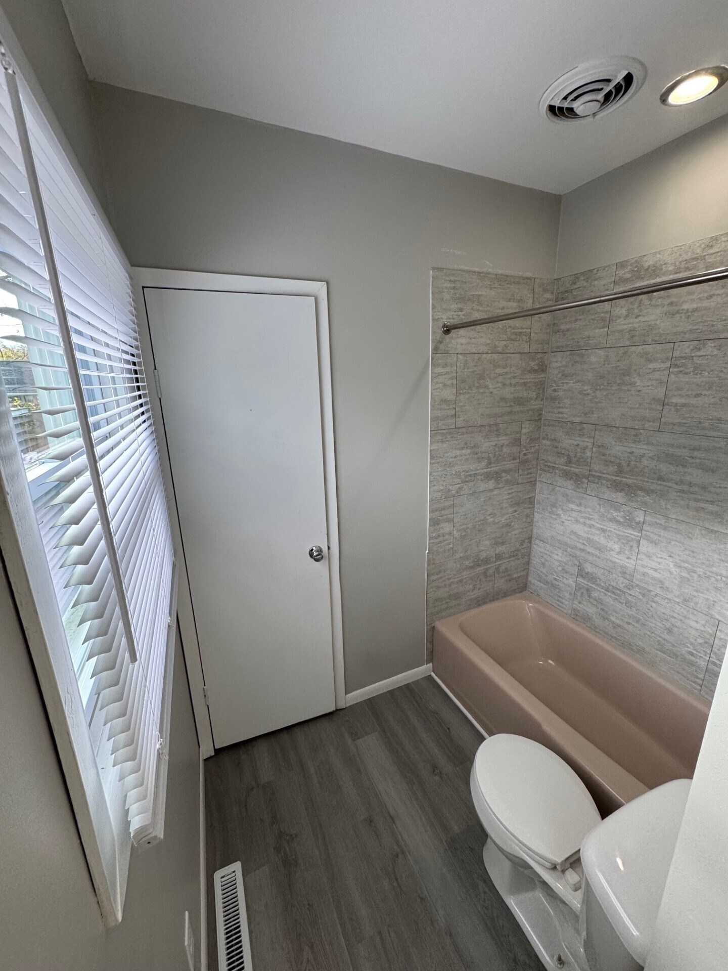 Building Photo - 820 Hagar St