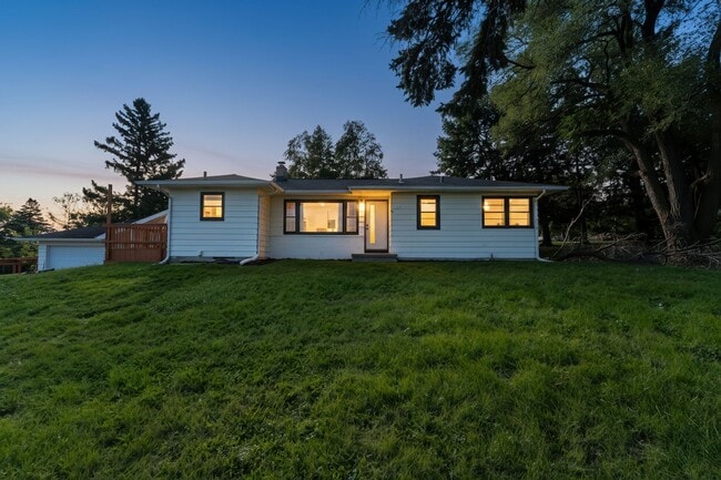 Building Photo - Longview Manor