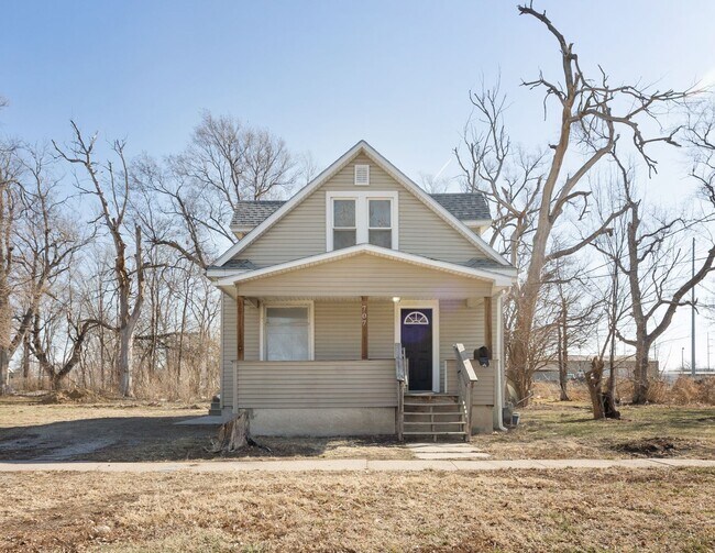Primary Photo - Don't Miss Out On This Amazing 3 bed 1 1/2...