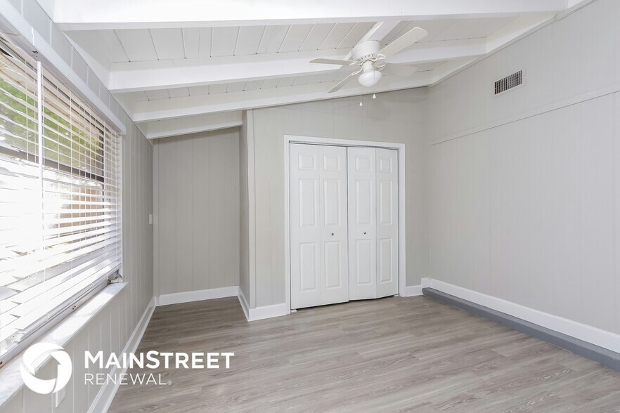 Building Photo - 2175 Gentian Rd