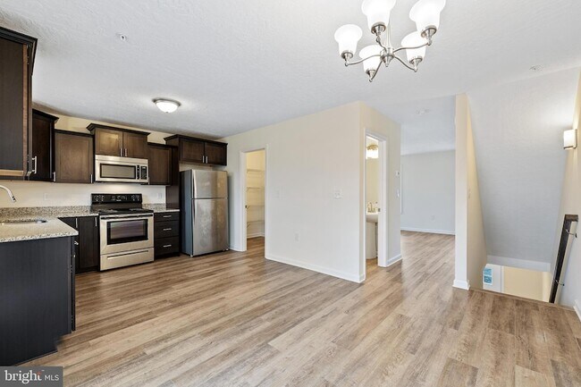 Building Photo - 330 Cadbury Dr