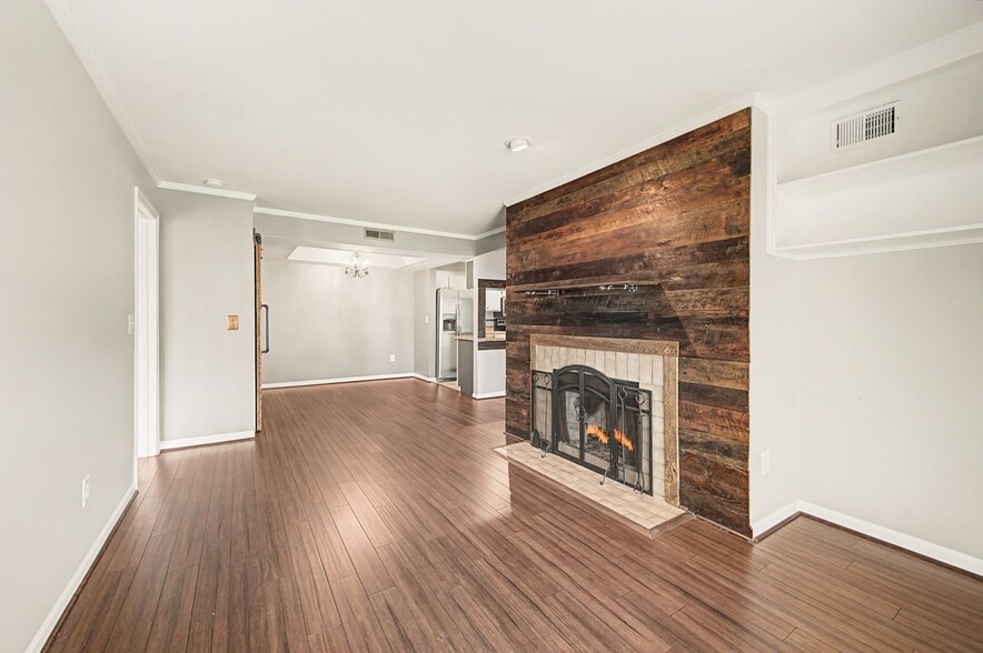 Building Photo - 265 Hillsboro Pl