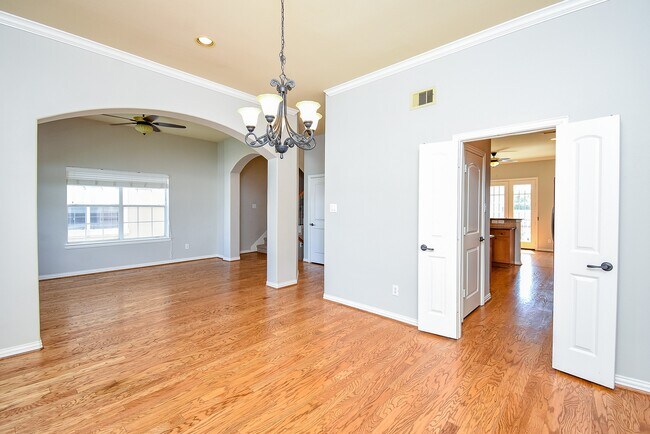 Building Photo - 5615 Winsome Ln