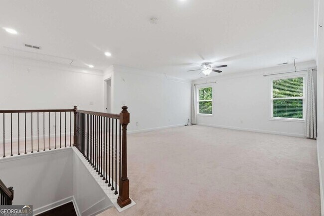 Building Photo - 4865 Alexandria Ave