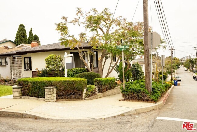 Building Photo - 443 Lomita St