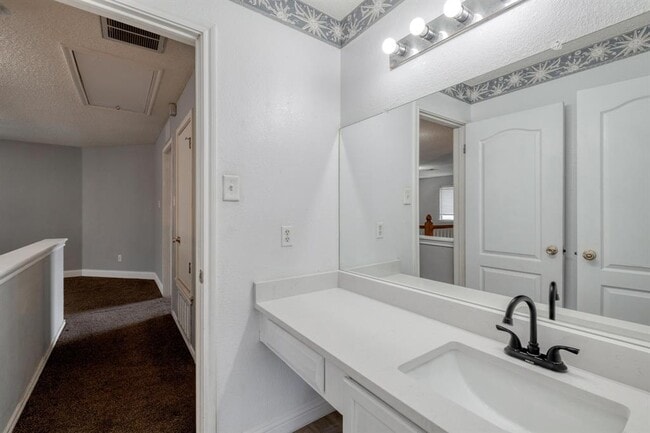Building Photo - 16205 Glorious Ln