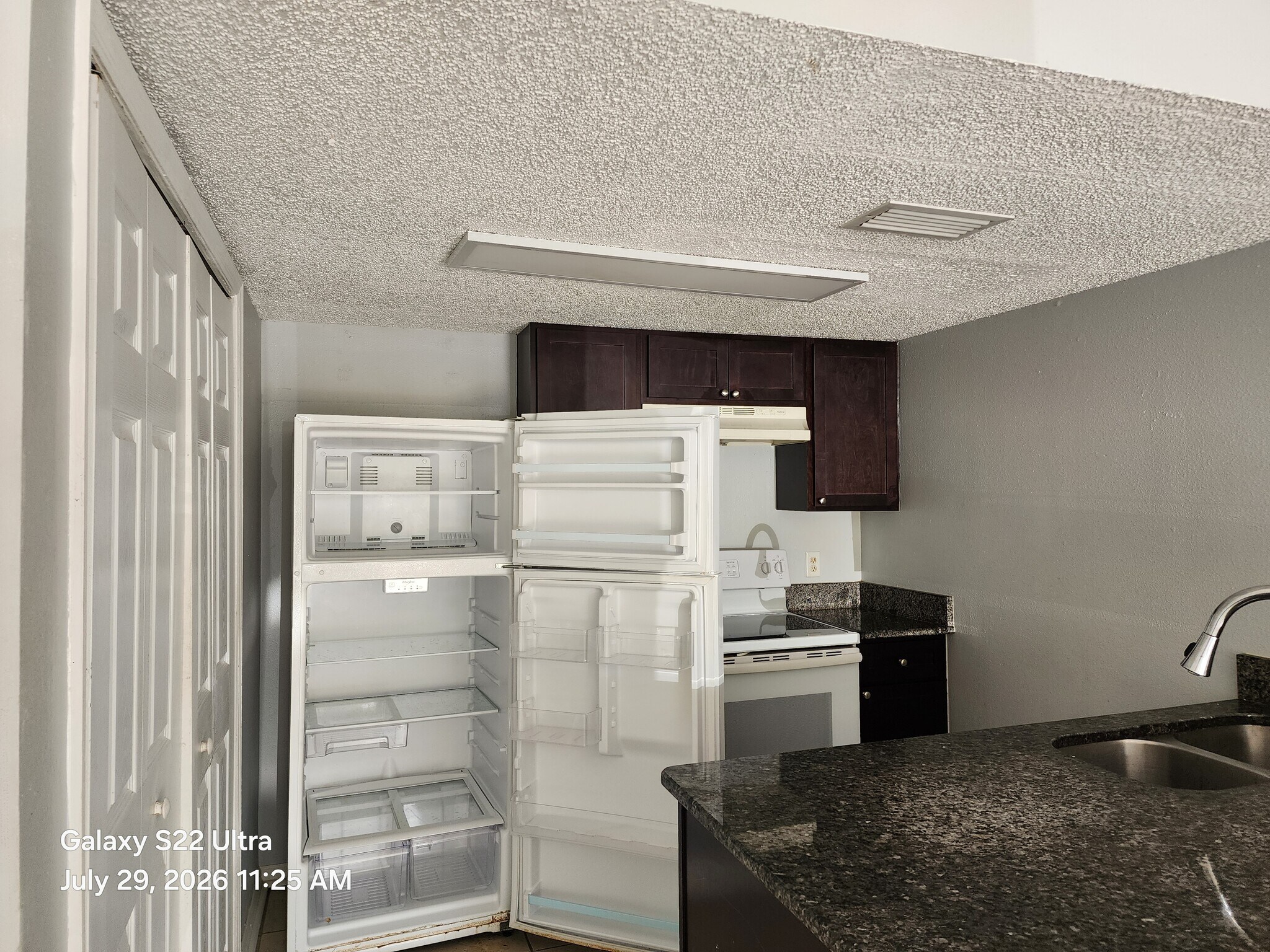 Building Photo - 7949 Pinehurst Dr