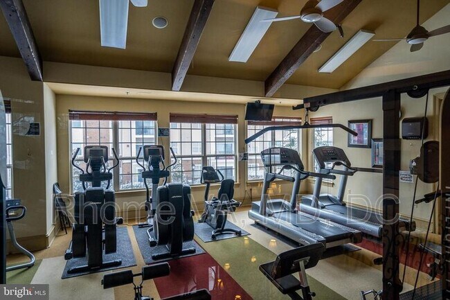 Building Photo - 12917 Centre Park Cir