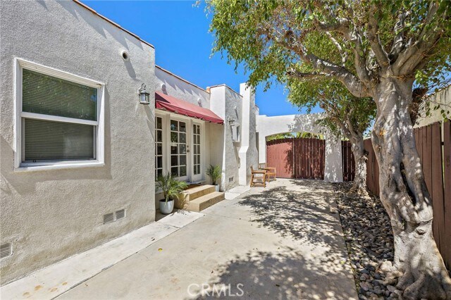 Building Photo - 921 N Clementine St