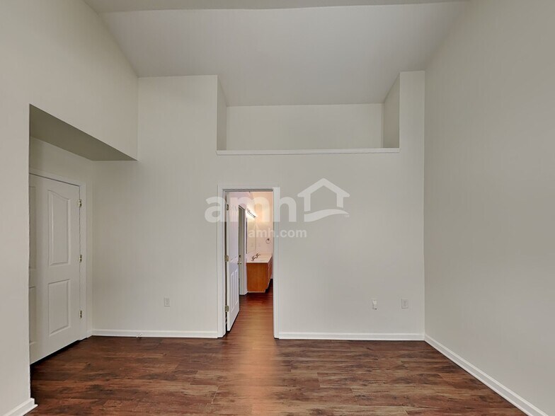 Building Photo - 193 Mott Rd