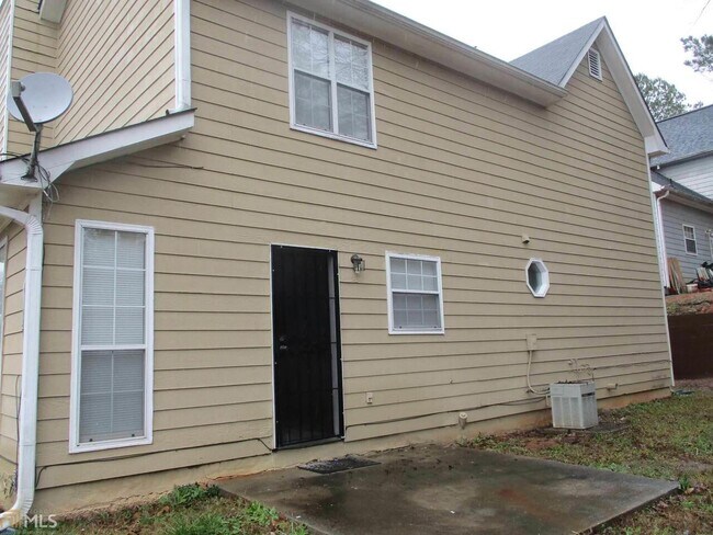 Building Photo - 2255 Ramblewood Cir