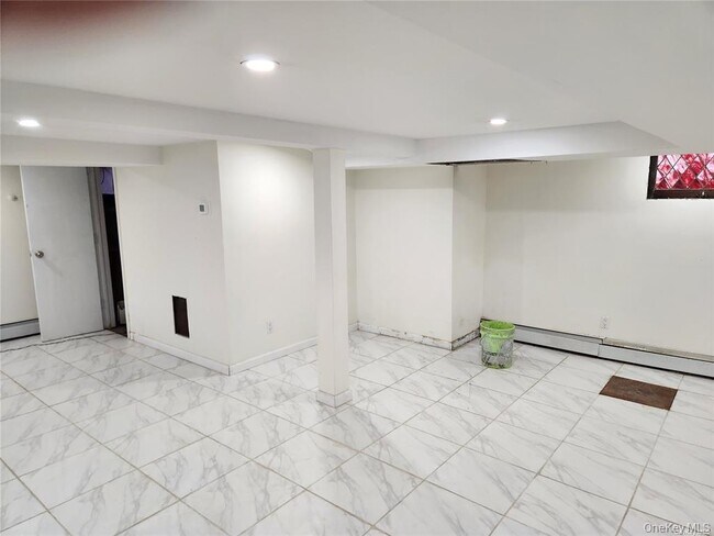 Building Photo - 21 Nassau Pl