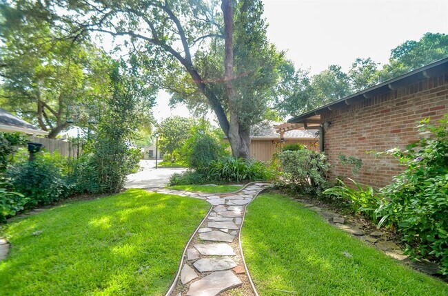 Building Photo - 3015 Bainbridge Ct