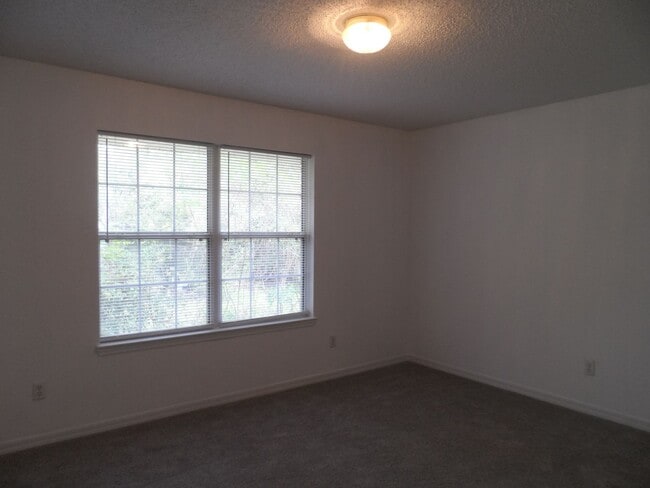 Building Photo - BEAUTIFUL BRICK 4 BEDROOM 2 BATH HOME AVAILABLE NOW CONTACT KAREN GUARDINO, REALTOR 386-747-9295